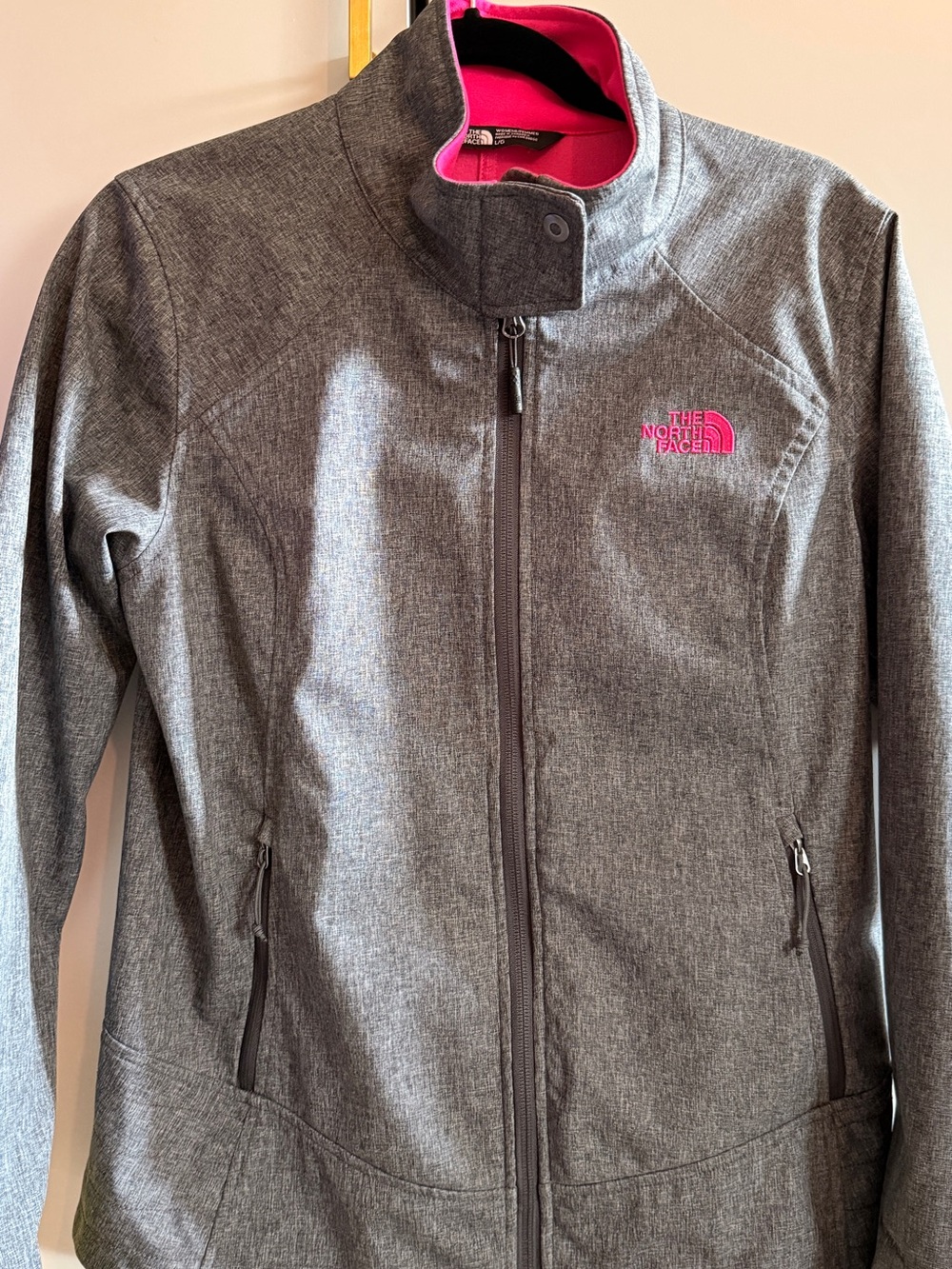 The North Face women’s large Heather Gray and Pink Fleece Lined Softshell  Jacke